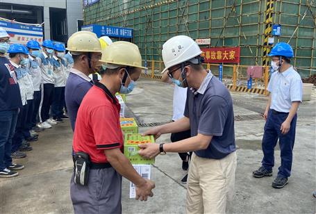 【基層快訊】攻難關 抓生產(chǎn) 送清涼